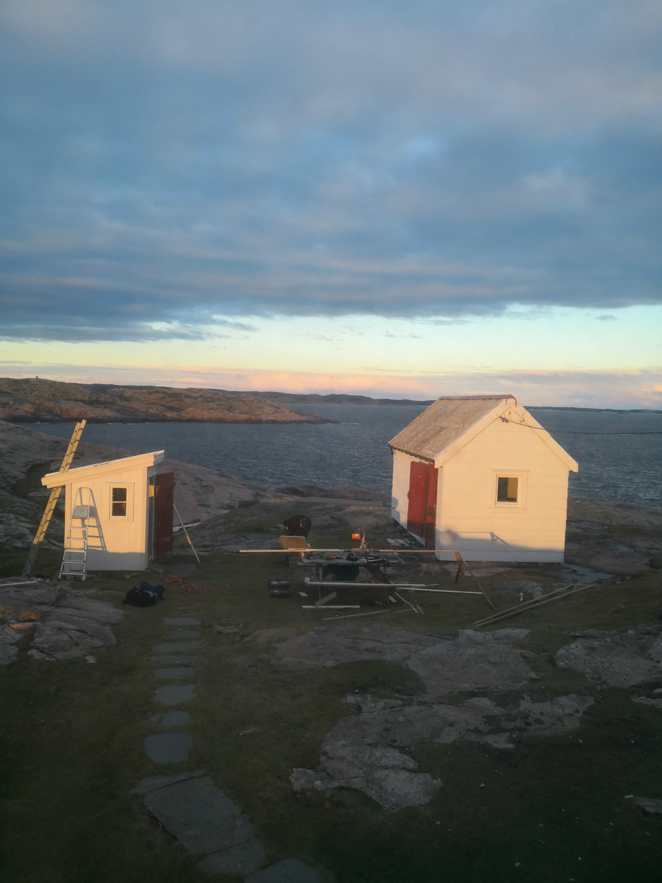 Oljebua og utedoen